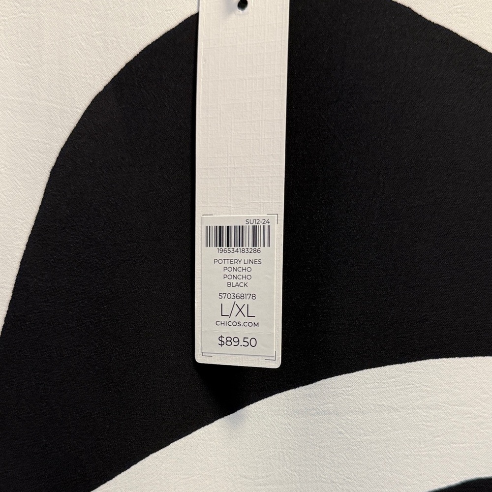 Chico's Black and White Abstract Blouse (XL) - Picture 4 of 7